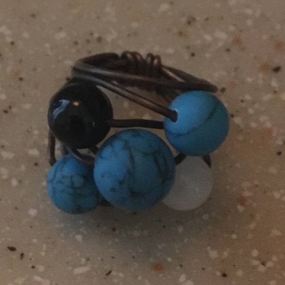 Unique ring - Picture 2 of 2